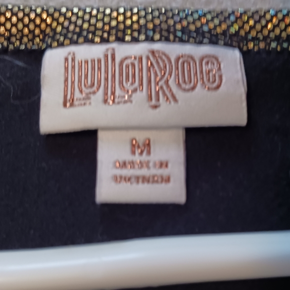 Lula Roe metallic gold tee. NWT Size M - Picture 5 of 7